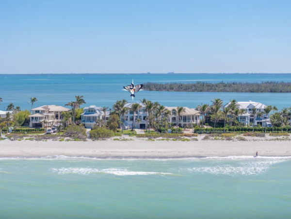 Bay to Gulf  Luxury Five Bedroom Vacation Home with Pool